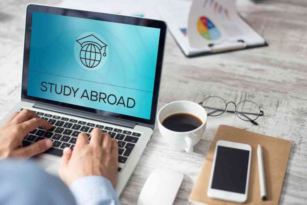 How to Find the Best Study Abroad Consultants in Delhi?